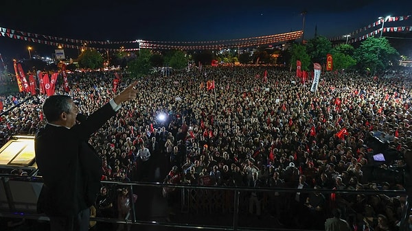 CHP'nin bu haftaki adresi Pendik oldu. CHP’nin "Millet İradesine Sahip Çıkıyor" mitingine binlerce yurttaş katıldı.