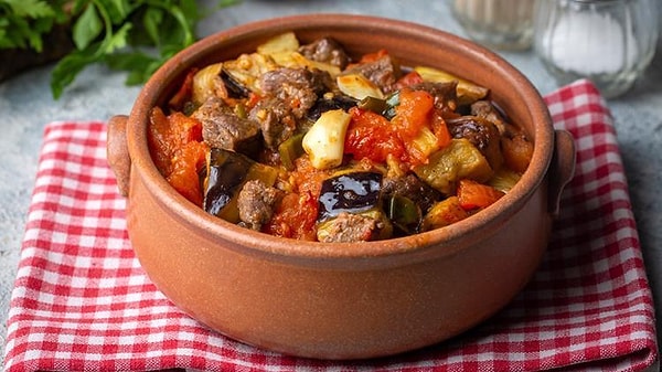 Etli Sebzeli Güveç