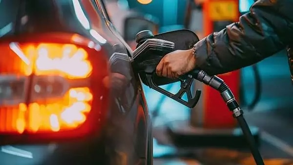 Cumartesi günü pompaya yansıyacak değişiklikle birlikte motorinin litre fiyatı 55 lirayı aşarak tüm zamanların en yüksek seviyesine ulaşacak.